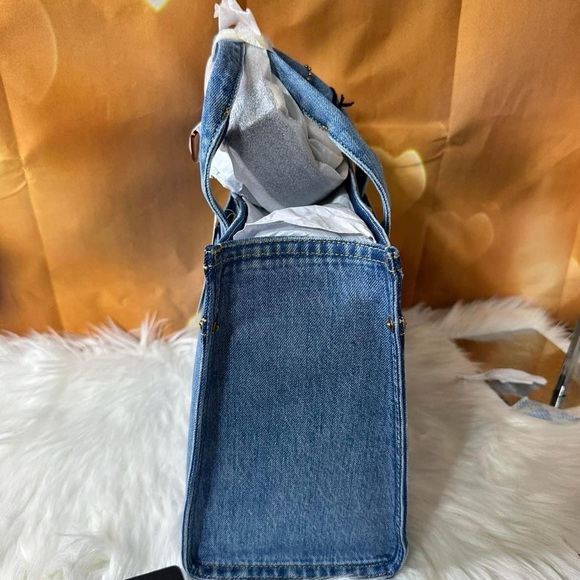 COACh Denim Cargo Tote Bag Color Indigo Denim - Picture 4 of 6